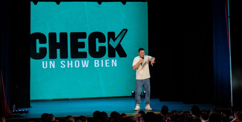 ALVARO CASARES – Check, un show bien